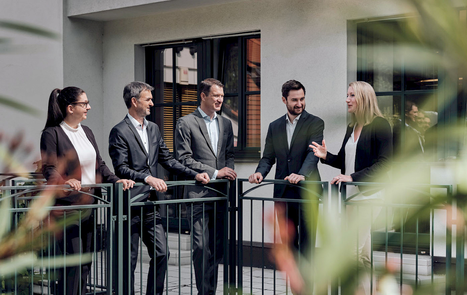 Das IWTH Team auf der Terrasse